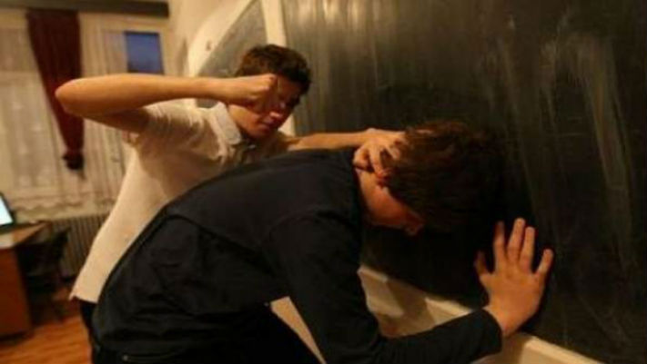 bataie_elevi_liceu_Ploiesti