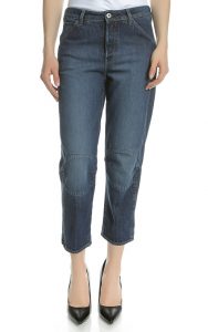 mom jeans cu pantofi cu toc
