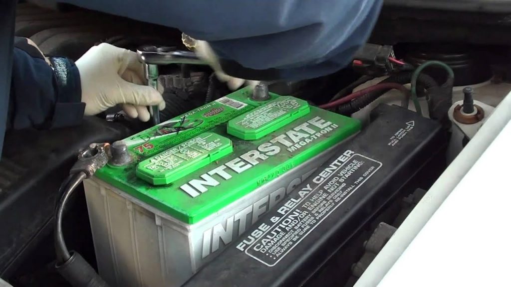 instalarea unei baterii auto