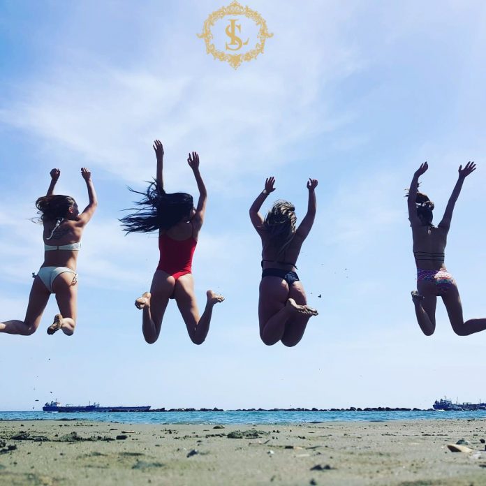 Modelele Live Studio in vacanta in Cipru