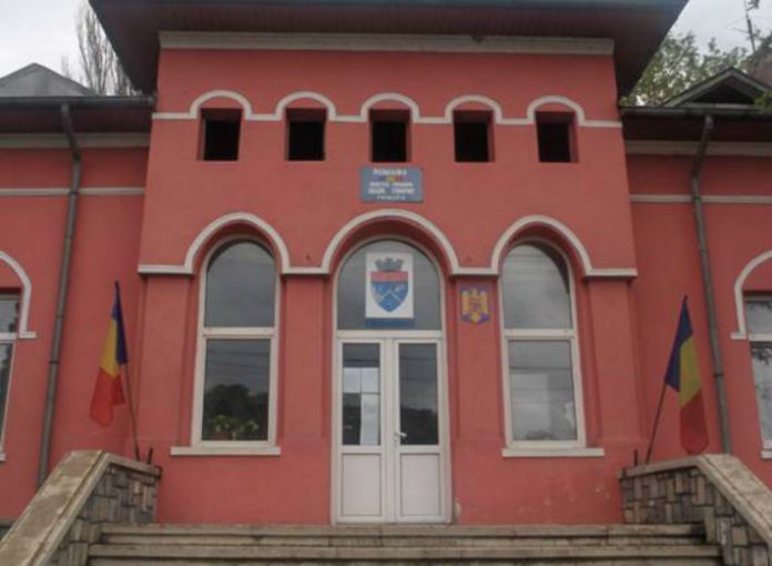 primaria-comarnic.jpg