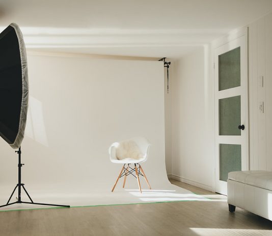Cum amenajezi un STUDIO FOTO intr-un spatiu mic? benda cu led
