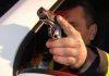 Sofer care consumase droguri, oprit cu focuri de arma