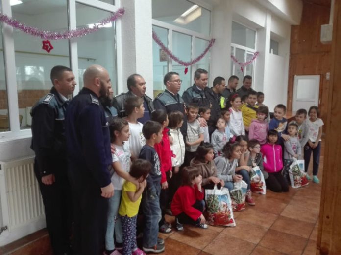 daruri-politisti-Breaza-copii.jpg
