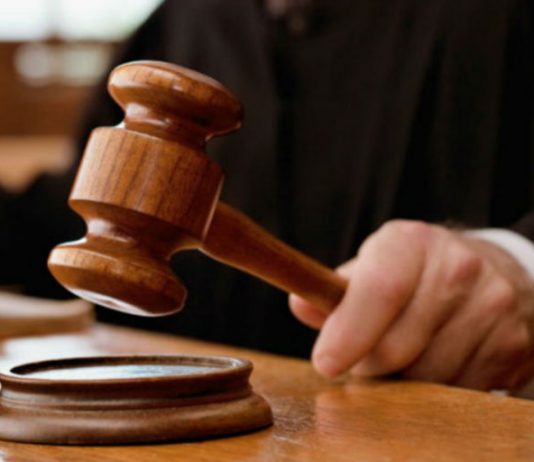 Politistii i-au alergat, justitia i-a eliberat pe proxeneti