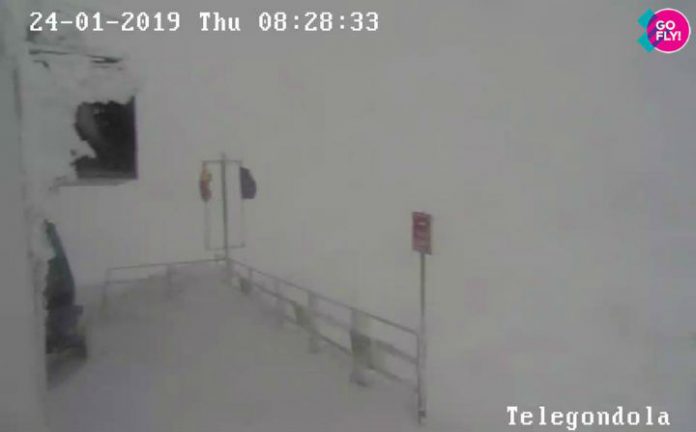 Ploaia-inghetata-a-blocat-schiorii-in-Telegondola-de-la-Sinaia.jpg