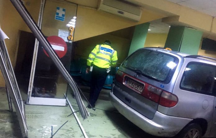 a-intrat-cu-masina-in-unitatea-de-primiri-urgente-de-la-SJU-Craiova.jpg