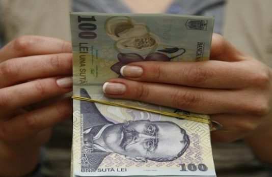 O femeie care falsifica acte, implicata in obtinerea de credite