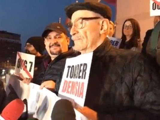 Actori – insurgenți, institutii – blindate de asalt