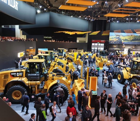 Utilajele Caterpillar rescriu regulile de pe șantier „Rewrite the Rules”
