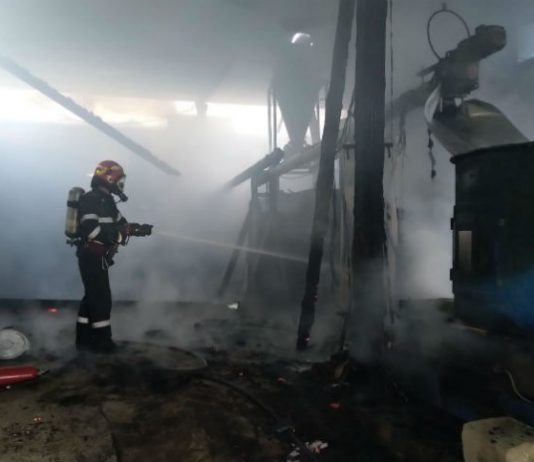 Incendiu inainte de Paste, la o fabrica din Comarnic