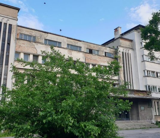 Fantoma maternități Drobeta…Încă bântuie un parc părăsit!