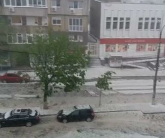 Furtuna a devastat orasul Urlati, care a fost lovit de grindina