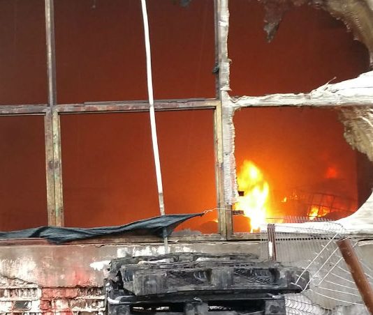 Incendiu puternic in Parcul Industrial Mija (VIDEO)
