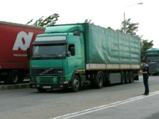 Traficul greu deviat in Prahova, de langa Manastirea Ghighiu