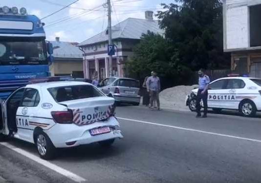 Polițiștii au pornit girofarele pentru a nu sta în coloana formată la Balș