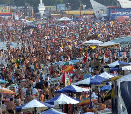 Camere de hotel din Costineşti, inundate din cauza unei ploi torenţiale. Măsurile luate de inspectorii de la Protecţia Consumatorilor