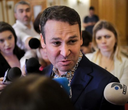 Robert Negoiţă, suspendat şase luni din PSD. Şerban Nicolae ar putea fi schimbat din funcţia de lider al senatorilor partidului