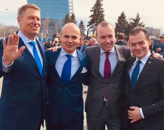 Servitorilor PPE din România le-a rămas Manfred Weber în gât