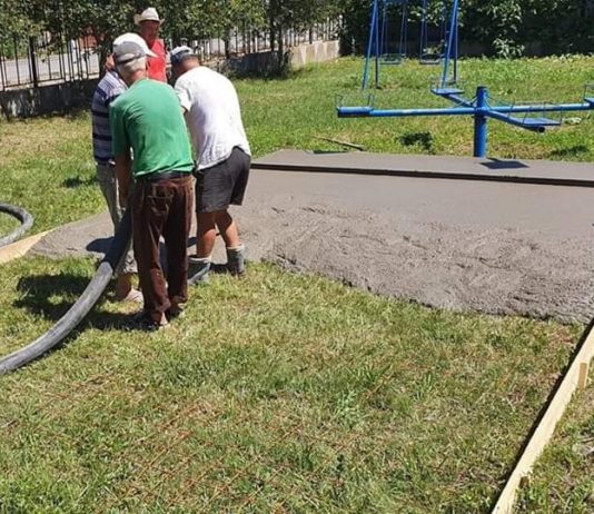 Au turnat ciment direct pe iarbă
