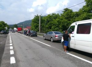 Un autotren a rămas imobilizat pe carosabil, între Toplița și Borsec, a îngreunat astăzi traficul