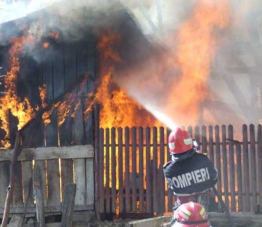Bărbăt din Cristu Secuiesc acuzat că a incendiat intenționat gospodăria unei femei din Odorheiu Secuiesc