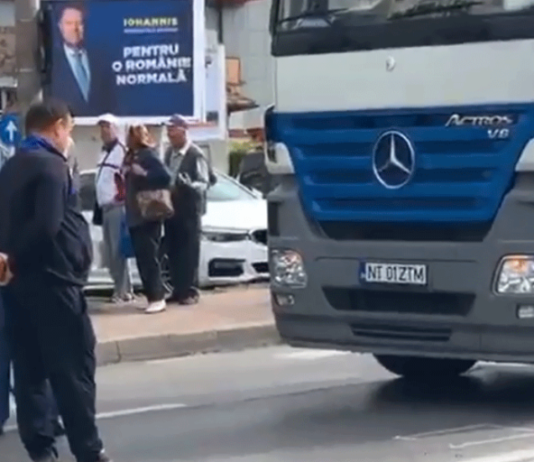 (Video) Femeie ucisă de un camion pe trecerea de pietoni