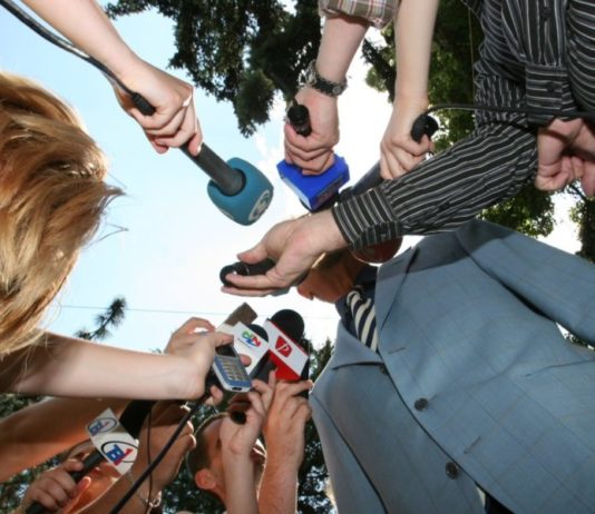 „Ştiţi expresia proşti cu aplauze?!”