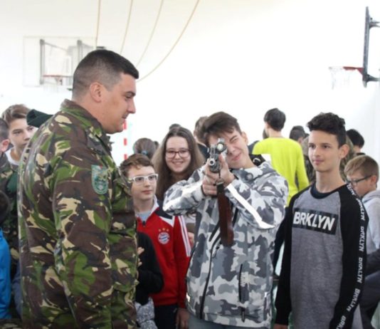 „Ziua Armatei României în şcoli”