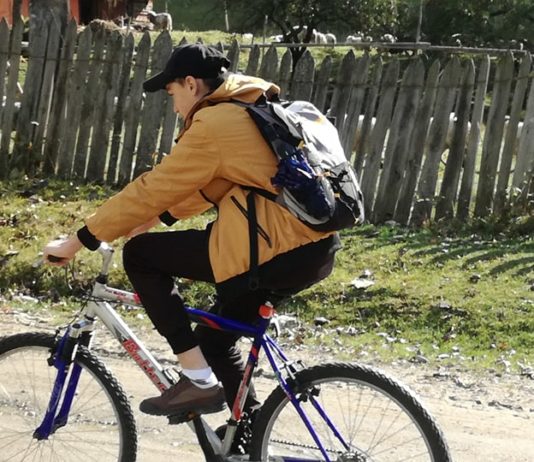 Gest demn de apreciat, făcut pentru elevul din Borca. Azi a mers la școală pe bicicletă!