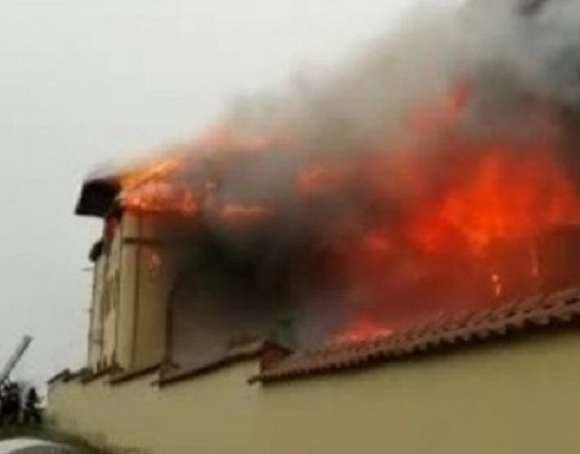 NEAMȚ: Incendiu lângă mânăstire – Stiri Naționale