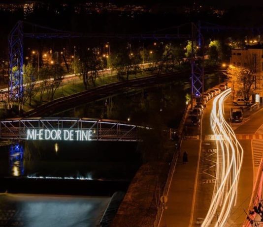 Români ce au reușit să clatine o lume întreagă printr-un mesaj
