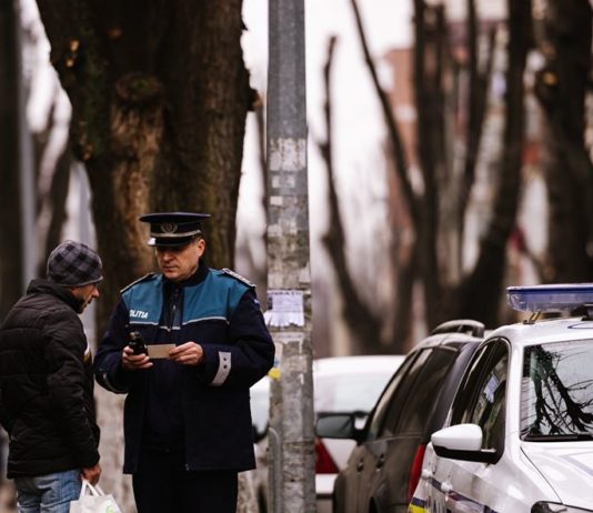 Poliția Română: Din ianuarie 2020, polițistul este îndreptățit să: