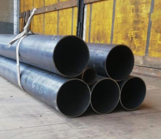 Doi localnici din municipiul Topliţa, bănuiţi de furt de ţevi şi materiale feroase, din curtea unei societăţi comerciale