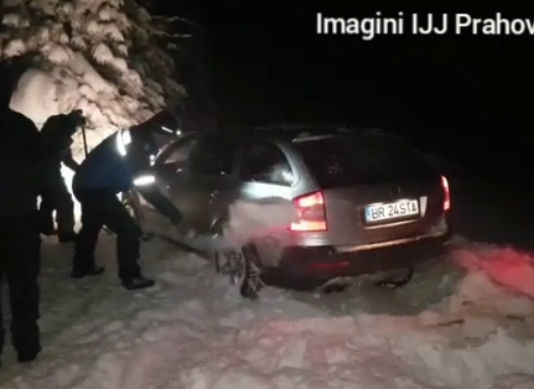 Jandarmii au scos din nameti 3 autoturisme care mergeau spre Cabana Susai