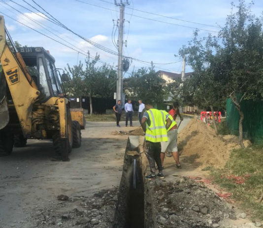 Continua lucrarile la canalizarea satului Cocosesti