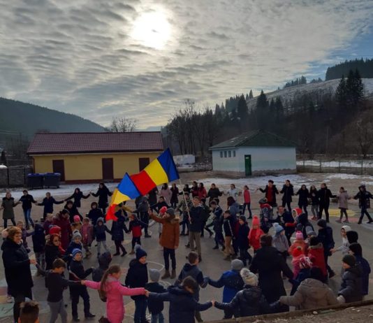 FOTO. La Tașca, hora și drapelul la loc de cinste, azi, de ziua Micii Uniri