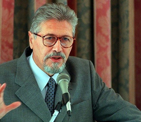 Cum l-a umilit Emil Constantinescu pe Klaus Iohannis?