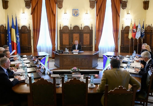 Orban rade tot în CSAT!