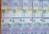 Ciucani momiți cu sume de bani pentru a schimba la cursurile valutare din oraș bancnote false de 20 de euro