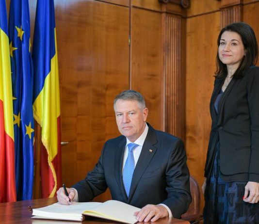 Corina Corbu s-a tras in poza cu Iohannis ca la cununie (Galerie Foto)