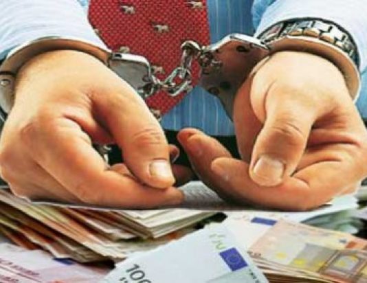 Sase administratori de firme, acuzati de evaziune