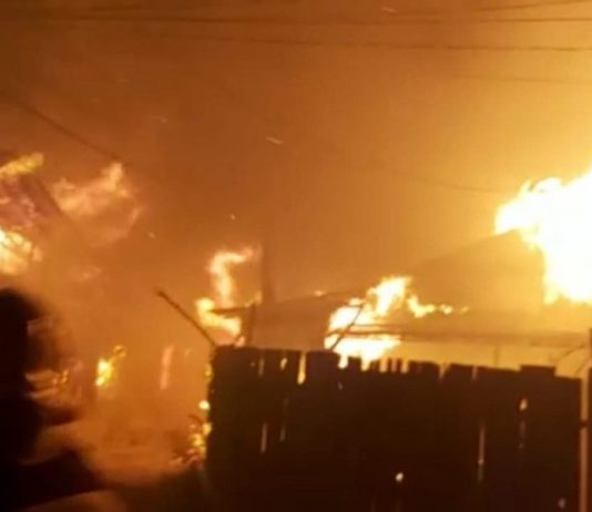 Incendiu de proportii in sat Rachieri din Valea Calugareasca/Pompierii si Jandarmeria au intervenit prompt