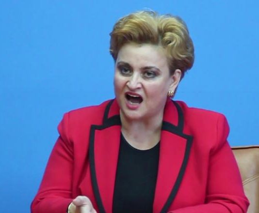 Mesaj transant pentru traseista Gartiela Leocadia Gavrilescu: „#Stai in casa tu si haita ta si vom avea bani de masti si de tratament”.