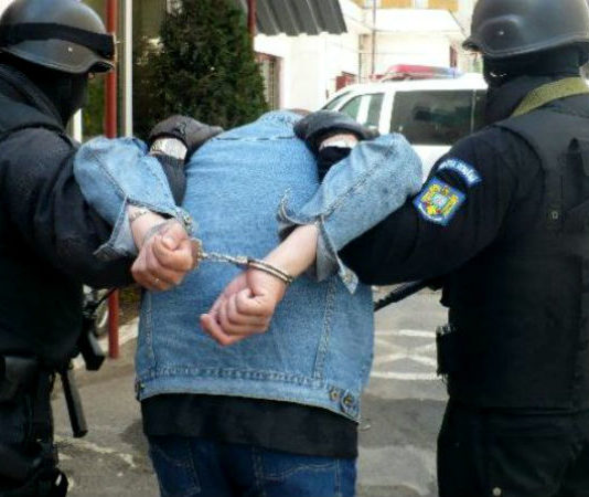 Suspect de talharii si furturi, retinut de politisti