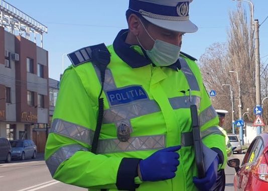 „Am inteles, zic eu, cu vocea sufocată și de paranoia, dar și de socul că în fața mea se află un polițist și nu un Garcea troglodit”