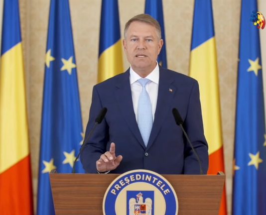 Cu ce drept ridici tonul, neghiobule!