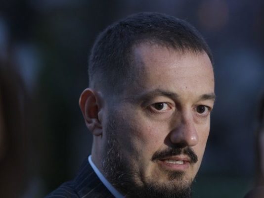 Pirlog vrea sa-i defileze pe Scutea si pe Licu