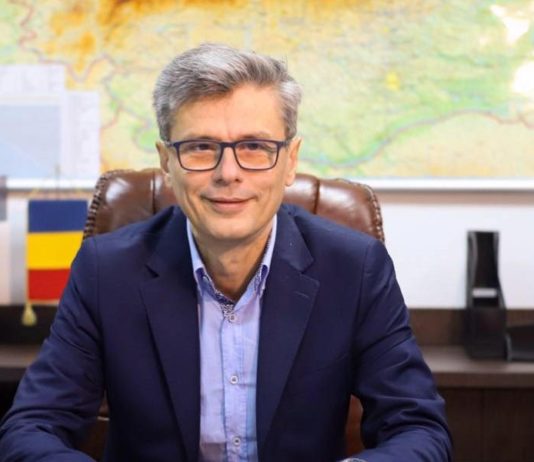 Virgil Popescu ”omoară” producătorii români de textile! De ce se importă măști medicinale în România?