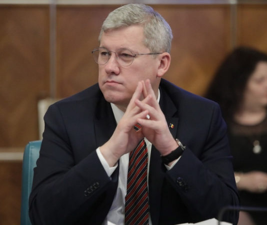 Decizia Curţii Constituţionale asupra ordonanţei de urgenţă a Guvernului privind starea de urgenţă „conţine numeroase fracturi logice”